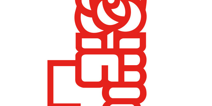 Puño y Rosa frente al espejo