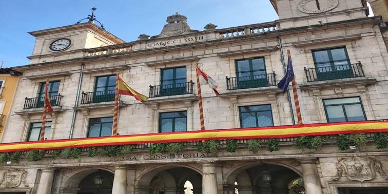 Bandera de España en los festivos