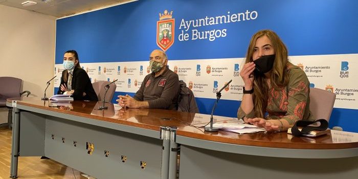 Andrea Ballesteros, José Antonio Irisarri y Carolina Álvarez en rueda de prensa