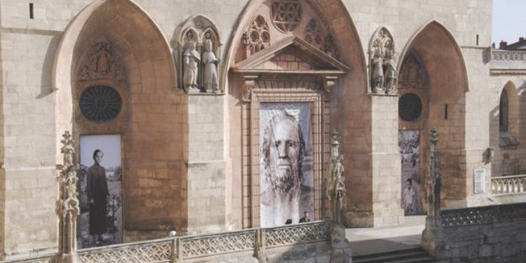 Puertas de Antonio López para la Catedral de Burgos