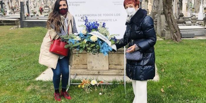 Maribel Bringas y Andrea Ballesteros homenaje fallecidos COVID19 2
