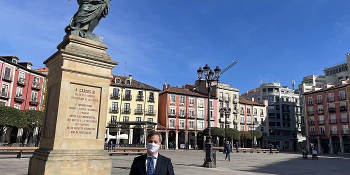 20220223 César Barriada en la plaza Mayor