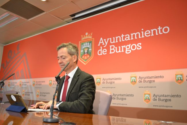 RUEDA DE PRENSA ADMINISTRACIÓN ELECTRÓNICA El concejal César Barriada en rueda de prensa para informar sobre asuntos del área de Administración Electrónica.