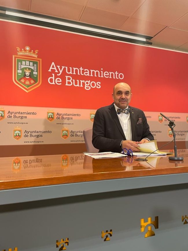 RUEDA DE PRENSA CONCEJAL DE TURISMO El concejal de Turismo Fernando de la Varga en su comparecencia en rueda de prensa informando sobre proyectos de turismo