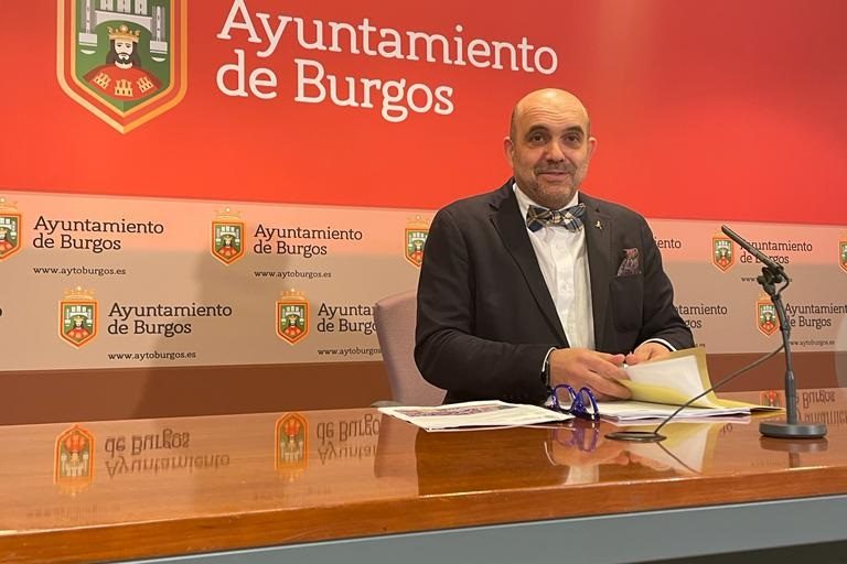 El concejal de Turismo Fernando de la Varga en su comparecencia en rueda de prensa informando sobre proyectos de turismo