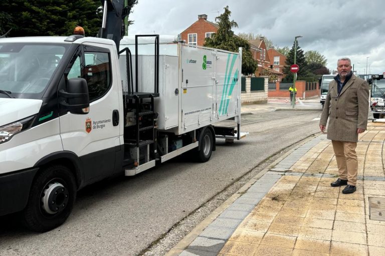 El concejal de Medio Ambiente Carlos Niño en Villatoro para hacer balance de la campaña extraordinaria de limpieza.