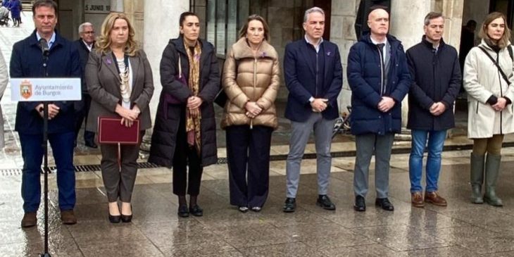 minuto de silencio condena asesinato de violencia de género